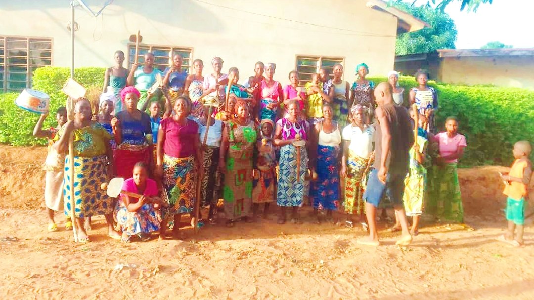 Commune de Toviklin : Pauline ATOUI aux côtés des femmes de Tohouhoué pour une double activité de sensibilisation et de nettoyage Commune de Toviklin : Pauline ATOUI aux côtés des femmes de Tohouhoué pour une double activité de sensibilisation et de nettoyage